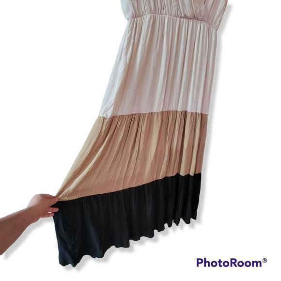 Accent Cream Calista Colorblock Maxi Dress - Picture 5 of 11